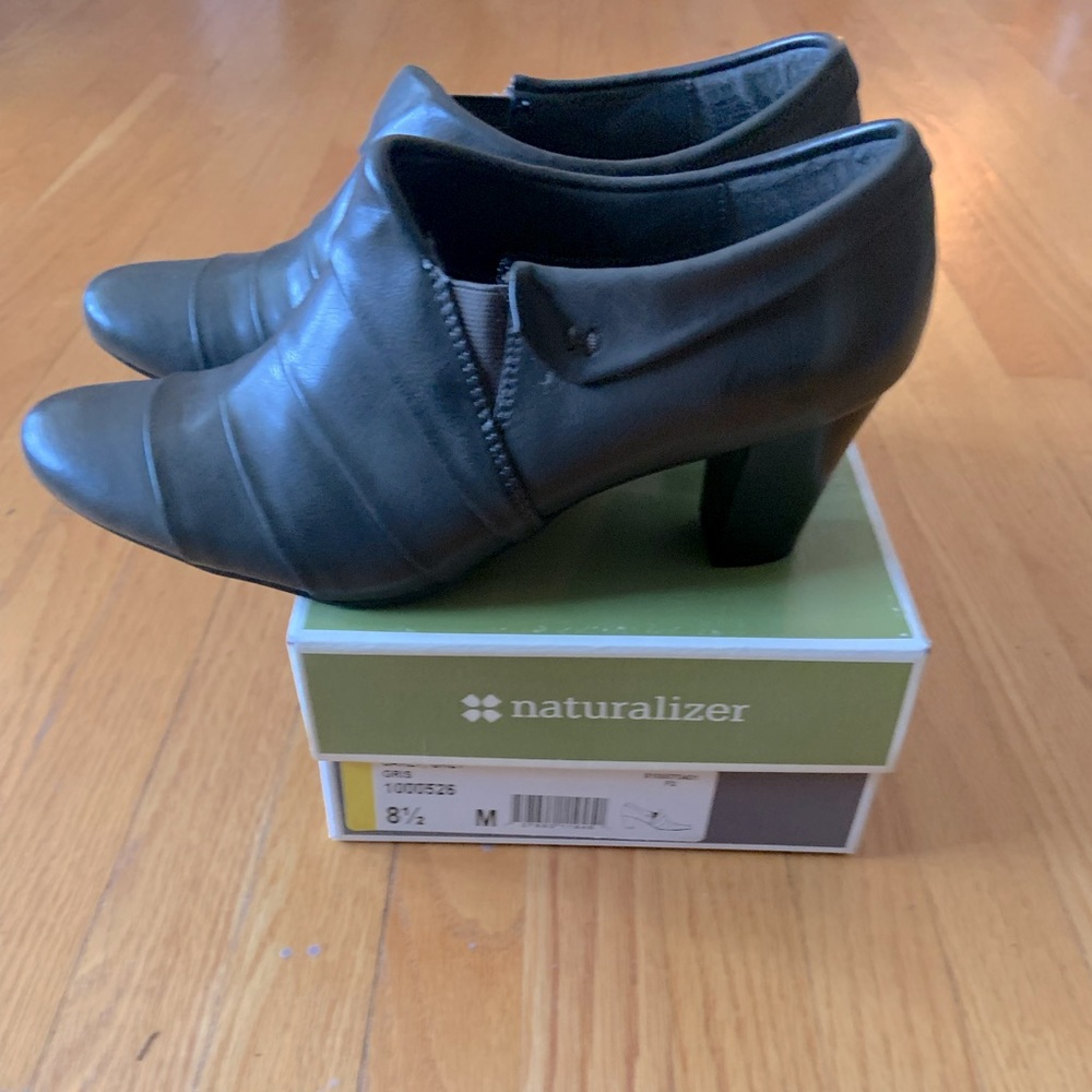Naturalized grey shoes